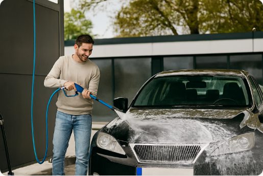 Khách hàng tự rửa xe tại trạm rửa xe tự động 24/7